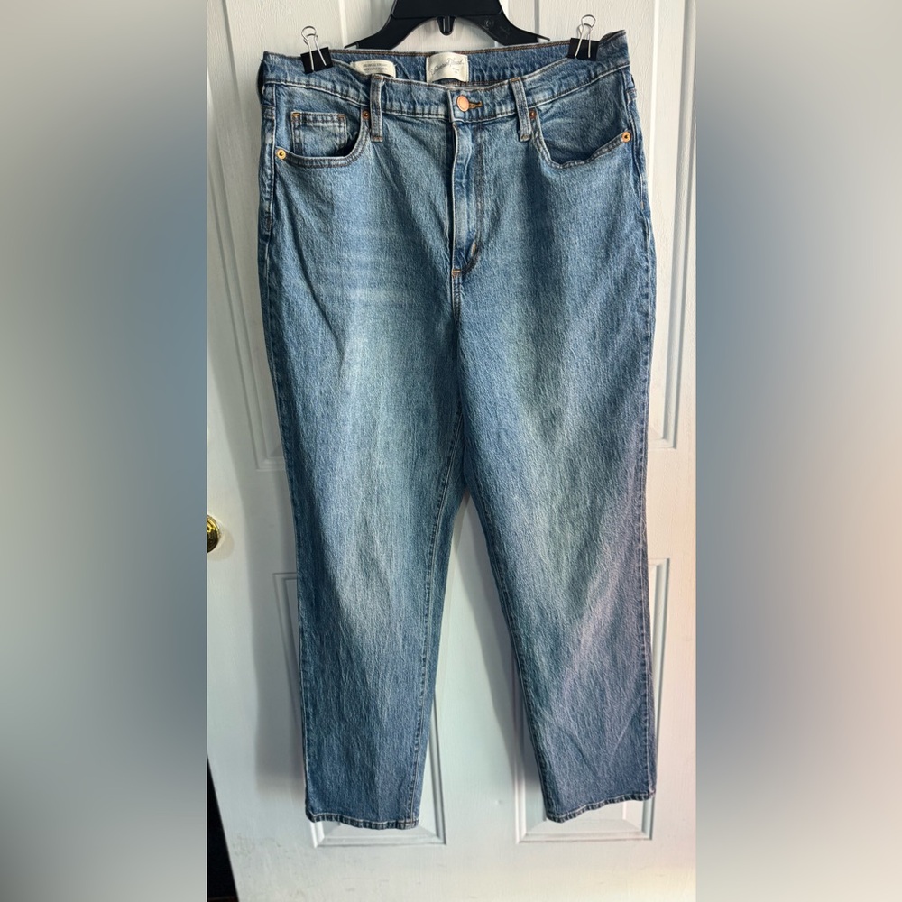 UNIVERSAL THREAD 90s Women’s Jeans Vintage Straight, SIZE 10R Color Blue